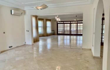 Very beautiful 5 bedroom villa for rent located in the first position Corniche des Almadies