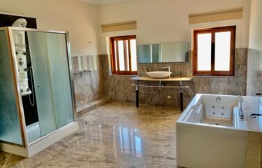 Very beautiful 5 bedroom villa for rent located in the first position Corniche des Almadies