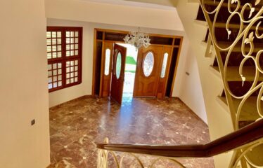 Very beautiful 5 bedroom villa for rent located in the first position Corniche des Almadies