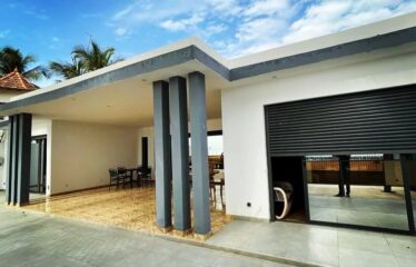 House for sale on the waterfront in saly