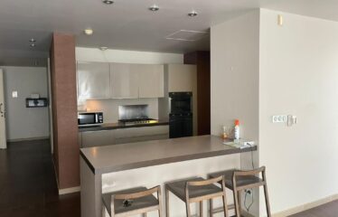 Beautiful, unfurnished, upscale F4 apartment for rent on the Corniche road