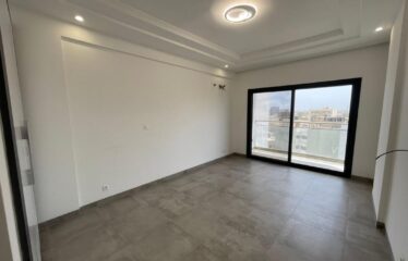 Bel appartement f4 à louer au point E