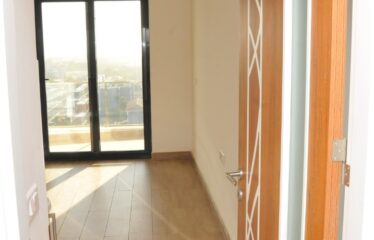 Appartement f4 à la location au point E